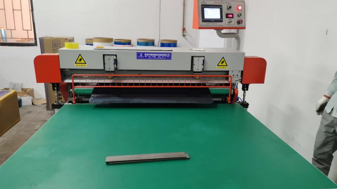 CNC cutting machine processing carbon fiber sheet