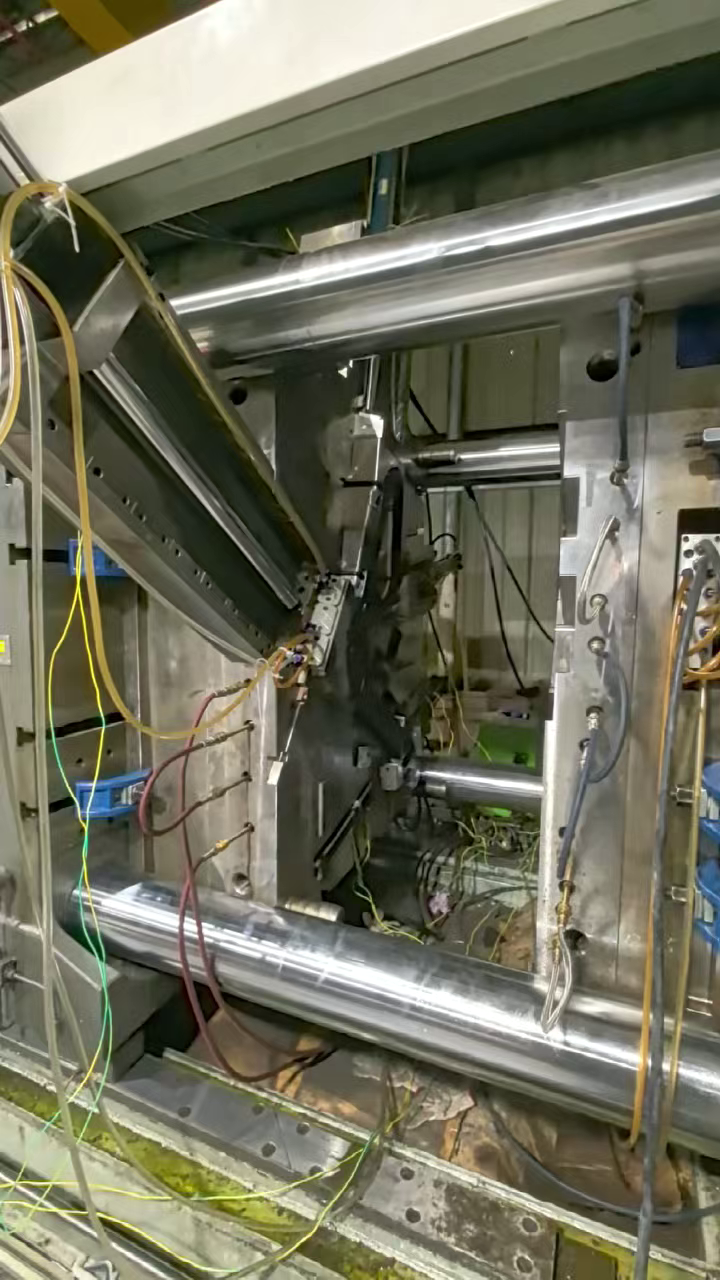E-BIK bicycle frame production on injection molding machine